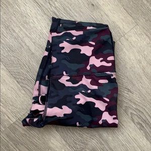 FABLETICS 🌹 xxs camo leggings